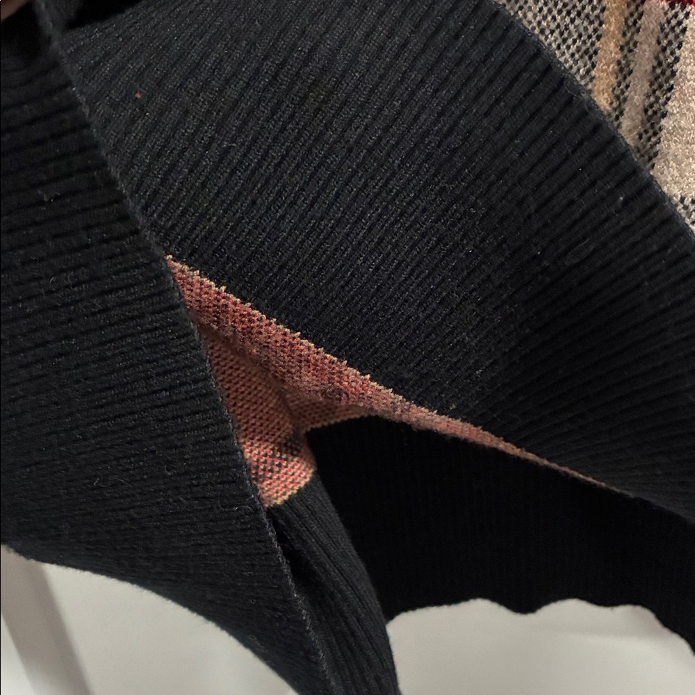 Tahari Women's V-Neck Plaid Sweater - 1X - Picture 5 of 8